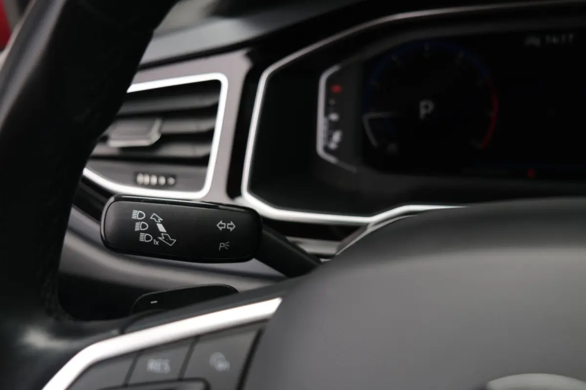 1.0 TSI 2x R-Line 95PK DSG Facelift Panorama IQ Matrix Led Virtual Beats