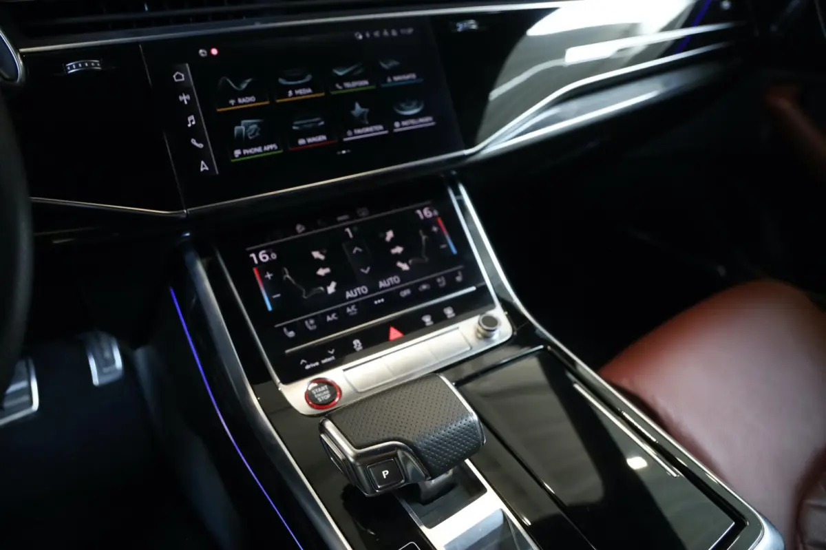 4.0 TFSI SQ8 QUATTRO MATRIX LED RED LEDER INTERIOR CAMERA 23" VELGEN B&O LEASE / INRUIL MOGELIJK