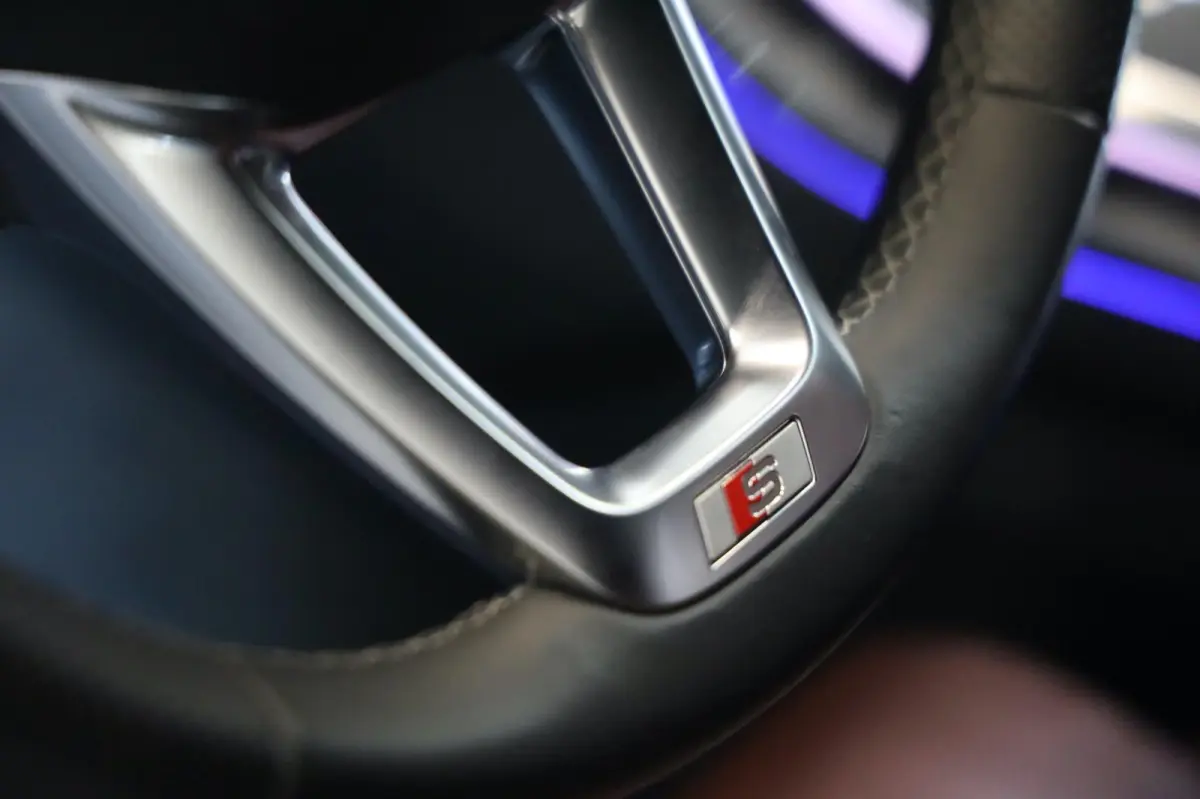 4.0 TFSI SQ8 QUATTRO MATRIX LED RED LEDER INTERIOR CAMERA 23" VELGEN B&O LEASE / INRUIL MOGELIJK