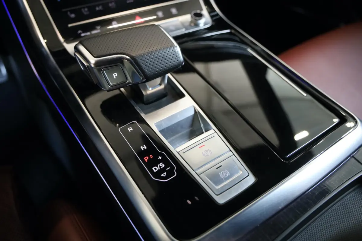 4.0 TFSI SQ8 QUATTRO MATRIX LED RED LEDER INTERIOR CAMERA 23" VELGEN B&O LEASE / INRUIL MOGELIJK