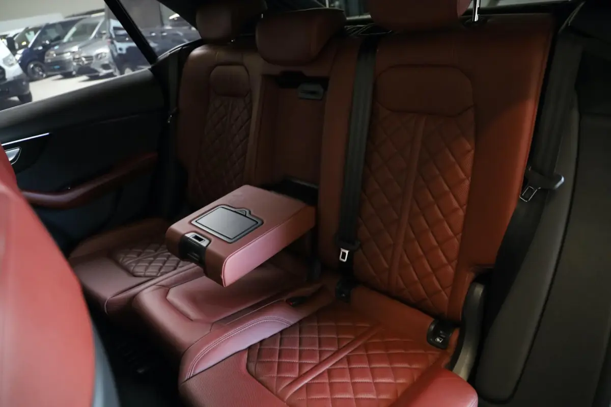 4.0 TFSI SQ8 QUATTRO MATRIX LED RED LEDER INTERIOR CAMERA 23" VELGEN B&O LEASE / INRUIL MOGELIJK