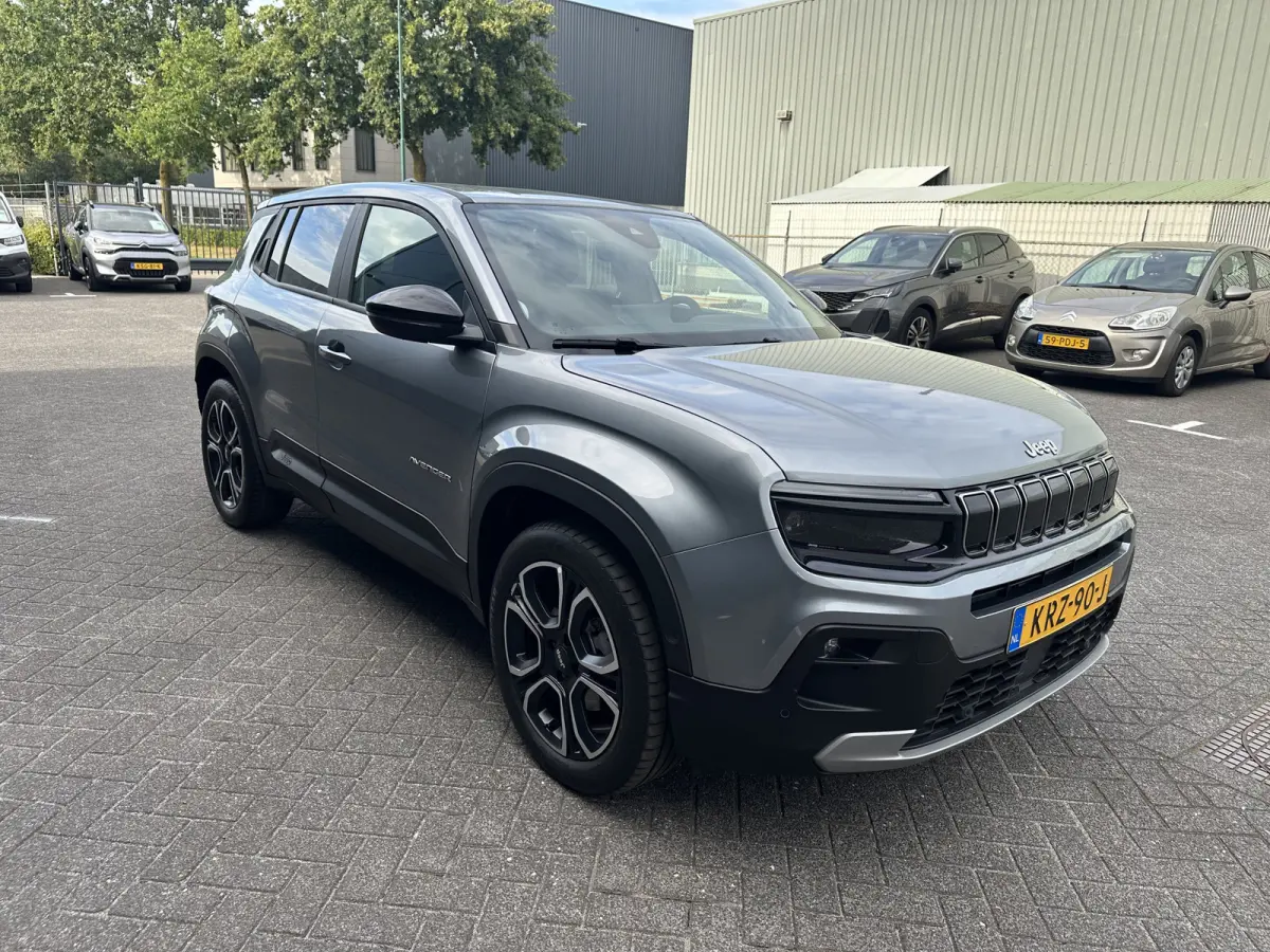 110PK e-Hybrid e-DCT6 Summit (Elektr. achterklep - Navigatie - Camera - PDC)
