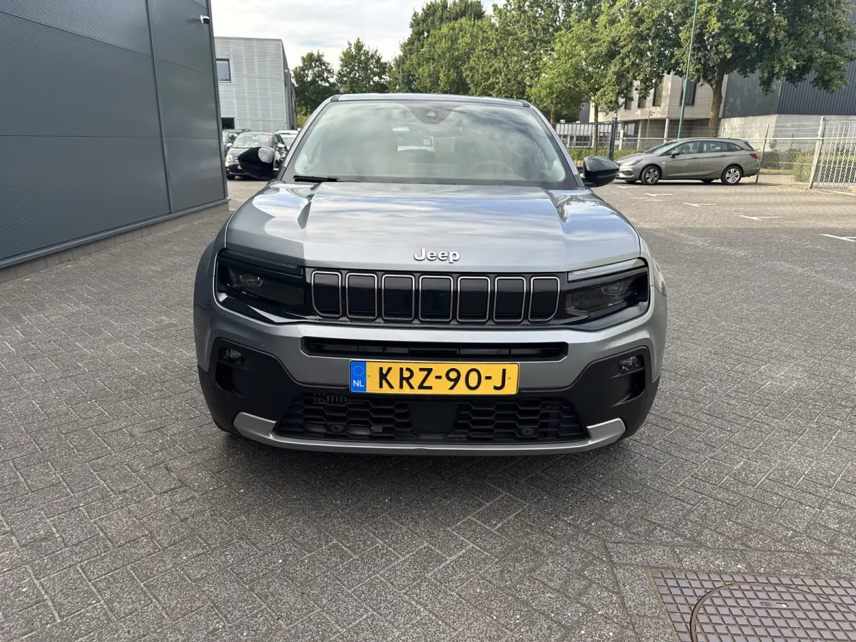 110PK e-Hybrid e-DCT6 Summit (Elektr. achterklep - Navigatie - Camera - PDC)