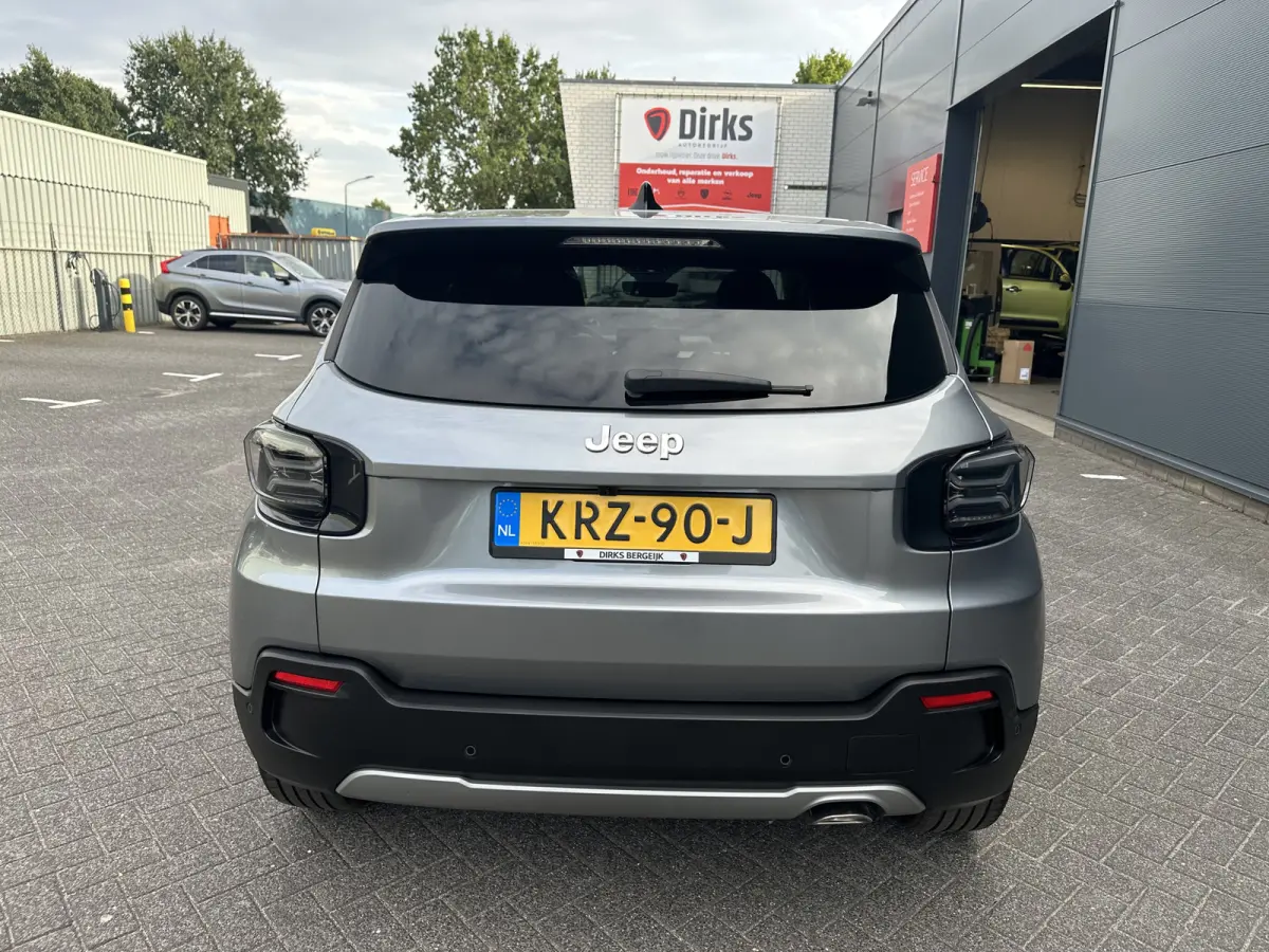 110PK e-Hybrid e-DCT6 Summit (Elektr. achterklep - Navigatie - Camera - PDC)