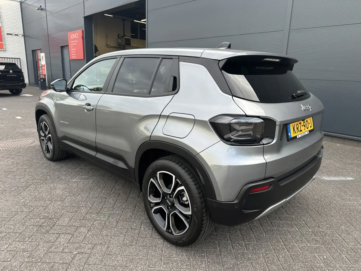 110PK e-Hybrid e-DCT6 Summit (Elektr. achterklep - Navigatie - Camera - PDC)