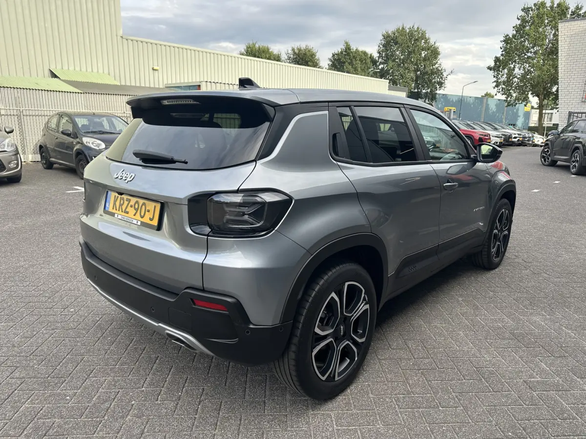 110PK e-Hybrid e-DCT6 Summit (Elektr. achterklep - Navigatie - Camera - PDC)
