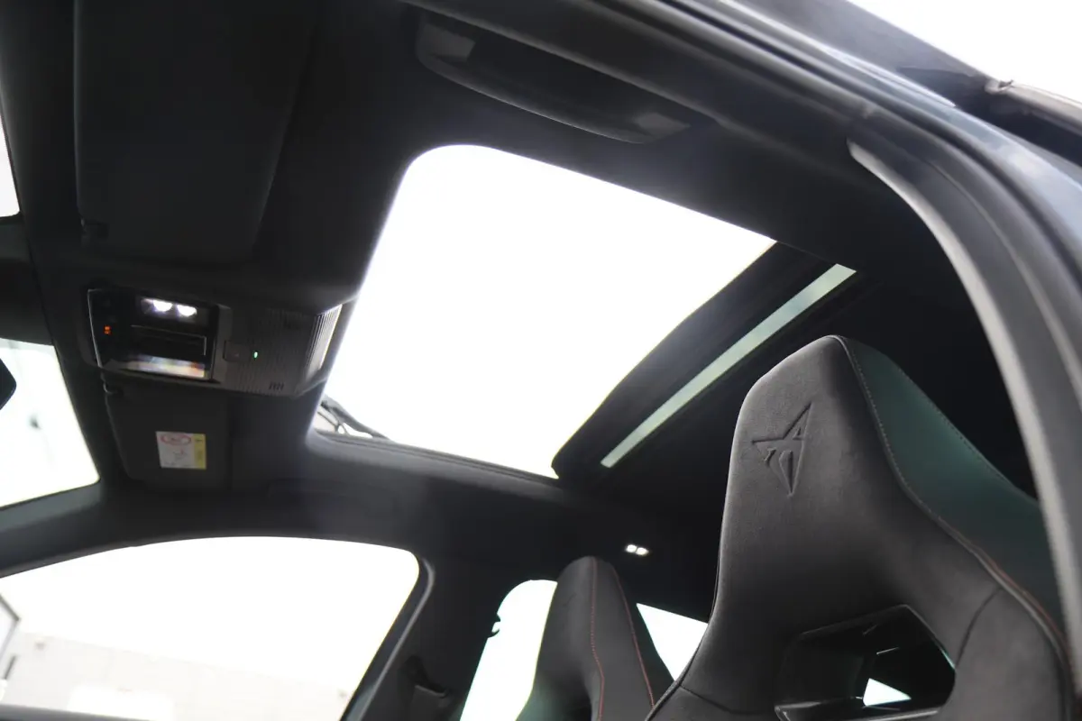1.5 TSI 272pk e-Hybrid VZ Performance | SoH 100% | Panoramadak | Sennheiser | Stoelverwarming | 360 Camera | Navigatie