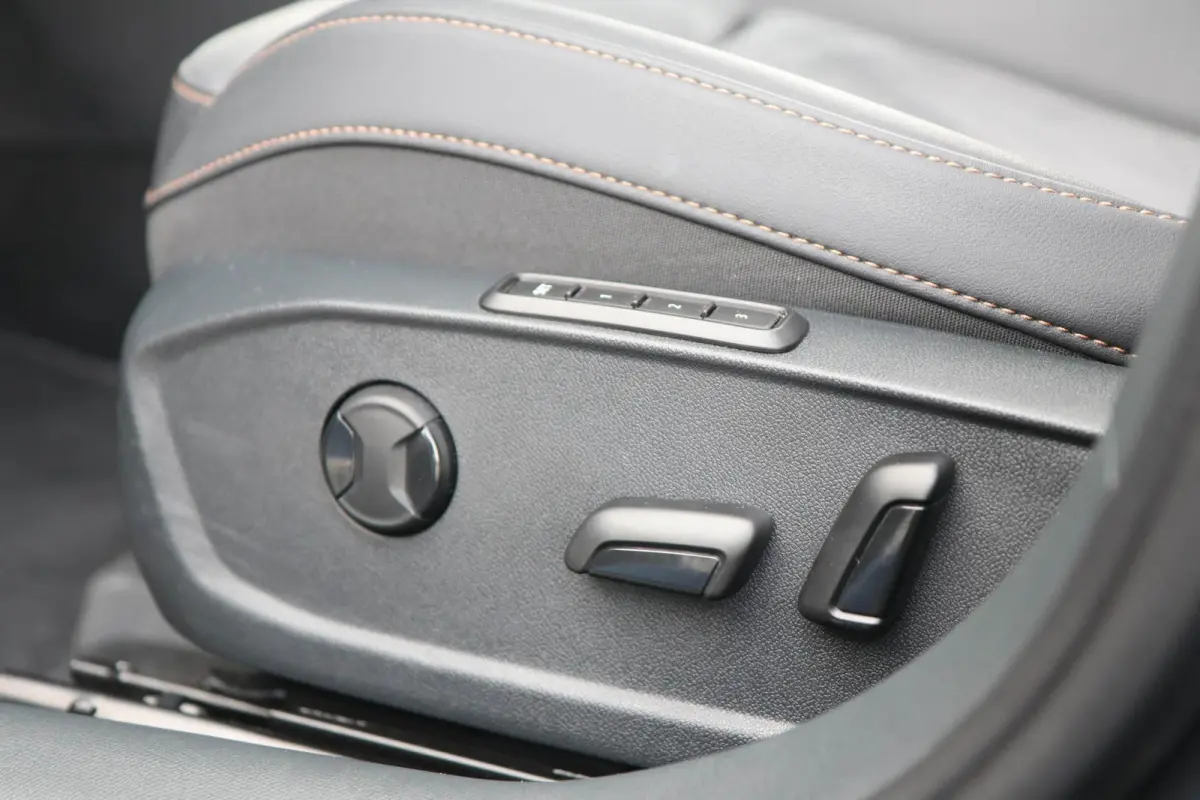 1.5 TSI 272pk e-Hybrid VZ Performance | SoH 98% | Panoramadak | Sennheiser | Stoelverwarming | 360 Camera | Navigatie