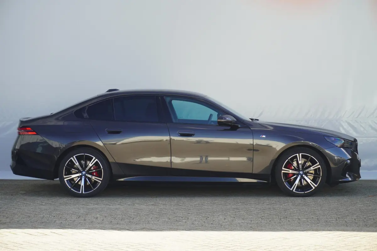 530e | M Sportpakket Pro | Harman Kardon | Driving Assistant Plus | Stuurwielrand verwarmd | Trekhaak