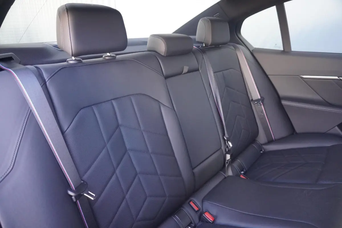 530e | M Sportpakket Pro | Harman Kardon | Driving Assistant Plus | Stuurwielrand verwarmd | Trekhaak