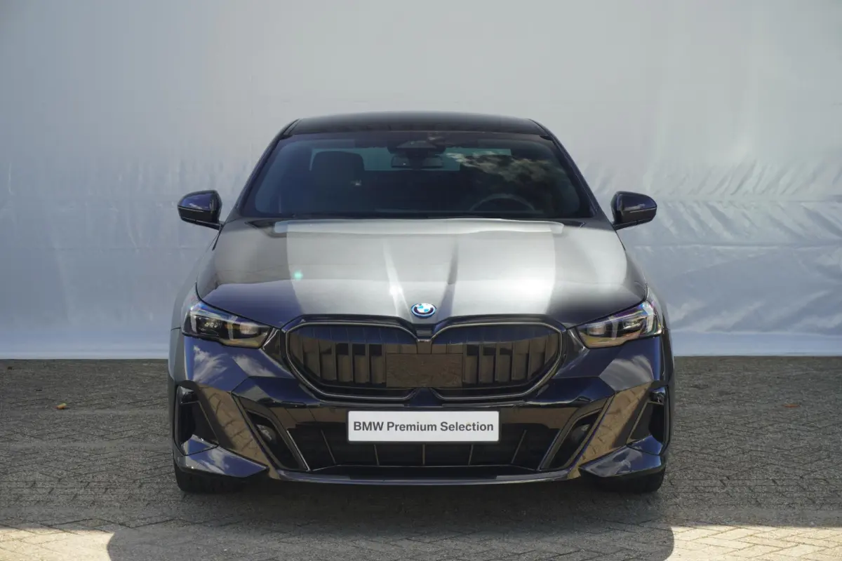 530e | M Sportpakket Pro | Harman Kardon | Driving Assistant Plus | Stuurwielrand verwarmd | Trekhaak
