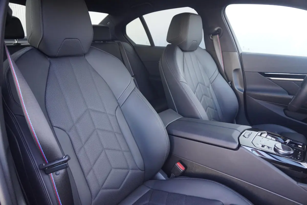 530e | M Sportpakket Pro | Harman Kardon | Driving Assistant Plus | Stuurwielrand verwarmd | Trekhaak