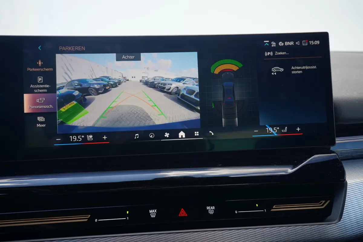 530e | M Sportpakket Pro | Harman Kardon | Driving Assistant Plus | Stuurwielrand verwarmd | Trekhaak