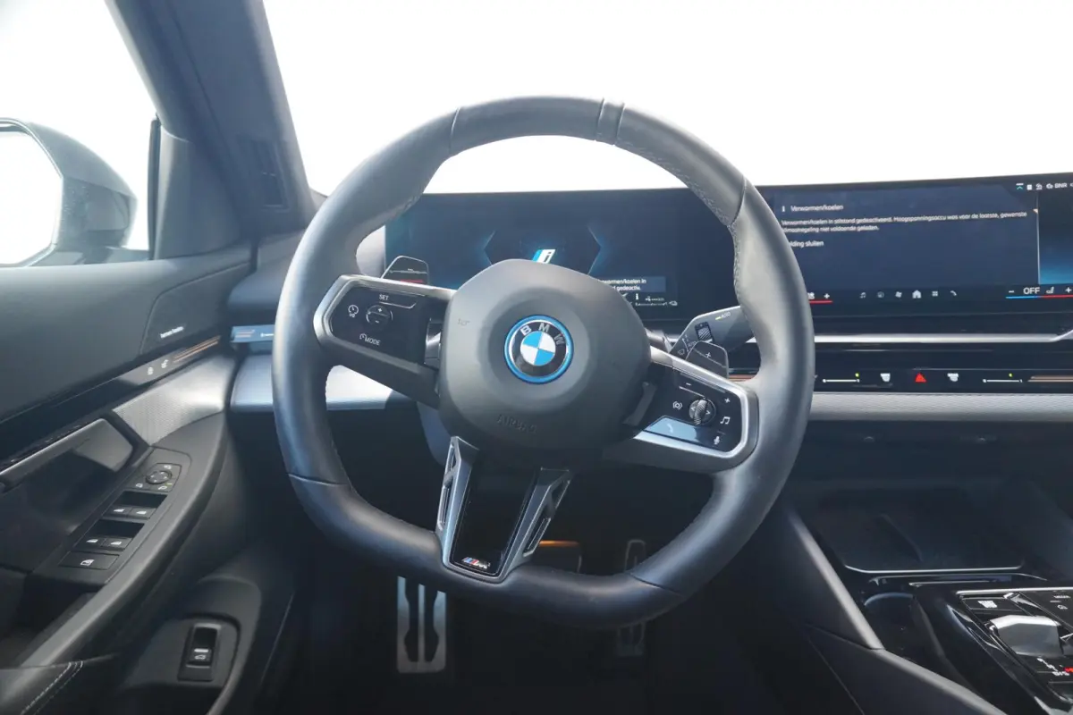 530e | M Sportpakket Pro | Harman Kardon | Driving Assistant Plus | Stuurwielrand verwarmd | Trekhaak