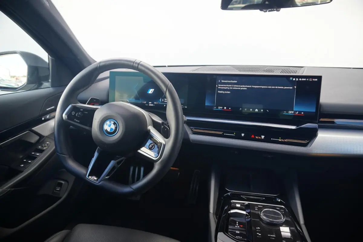530e | M Sportpakket Pro | Harman Kardon | Driving Assistant Plus | Stuurwielrand verwarmd | Trekhaak