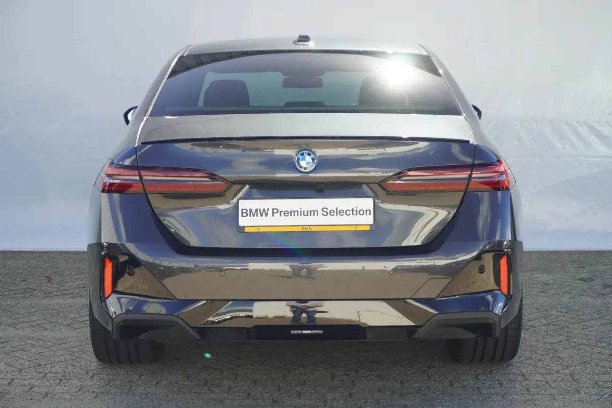 530e | M Sportpakket Pro | Harman Kardon | Driving Assistant Plus | Stuurwielrand verwarmd | Trekhaak