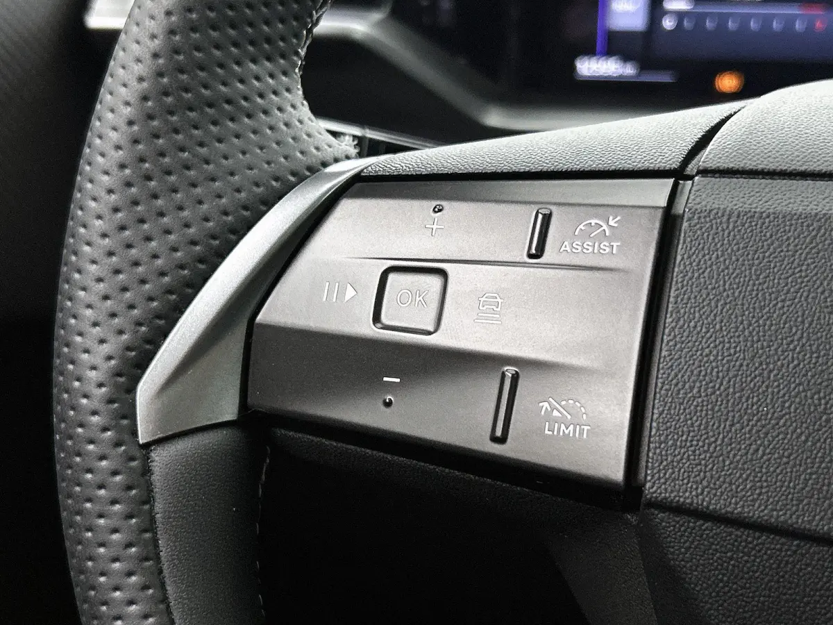 1.2 Turbo Hybrid GS Automaat | Pano | LMV | Head-up Display | Camera | Elektr kofferklep