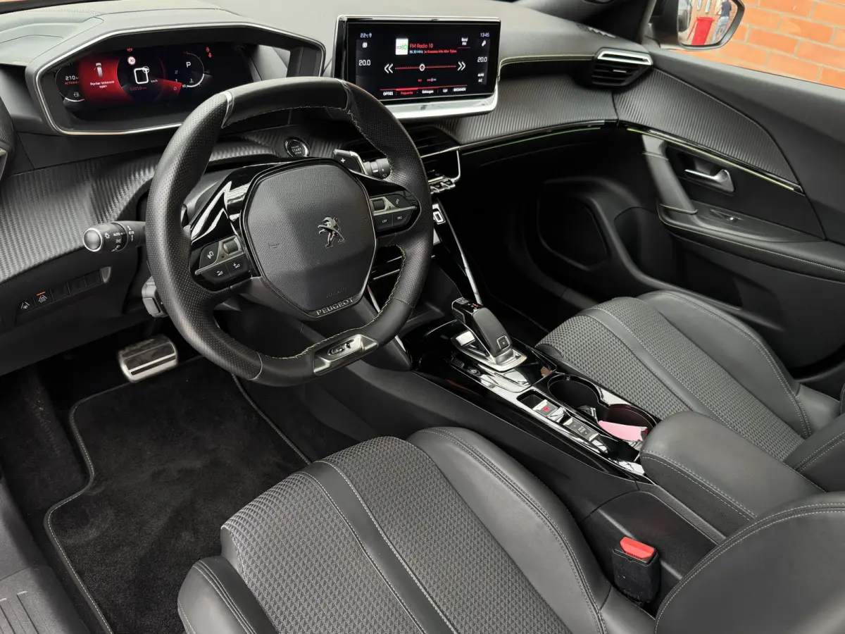 PureTech 130 Automaat GT-Line | Trekhaak afneembaar | Schuifdak | Adaptive Cruise Control | Keyless | Carplay/Android Auto | Climate Control |