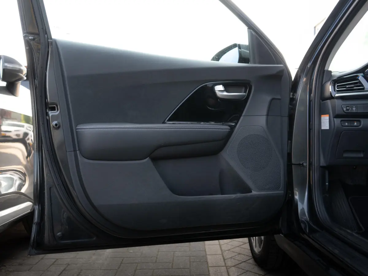 DynamicPlusLine 64 kWh SOH 99,7 % | Stoel en stuurverwarming | Schuif/-kanteldak | Achteruitrijcamera | Navigatie | Carplay | PDC voor & achter | Achteruitrijcamera