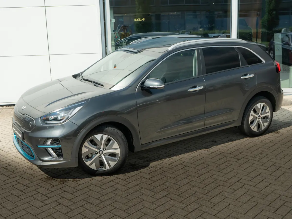 DynamicPlusLine 64 kWh SOH 99,7 % | Stoel en stuurverwarming | Schuif/-kanteldak | Achteruitrijcamera | Navigatie | Carplay | PDC voor & achter | Achteruitrijcamera