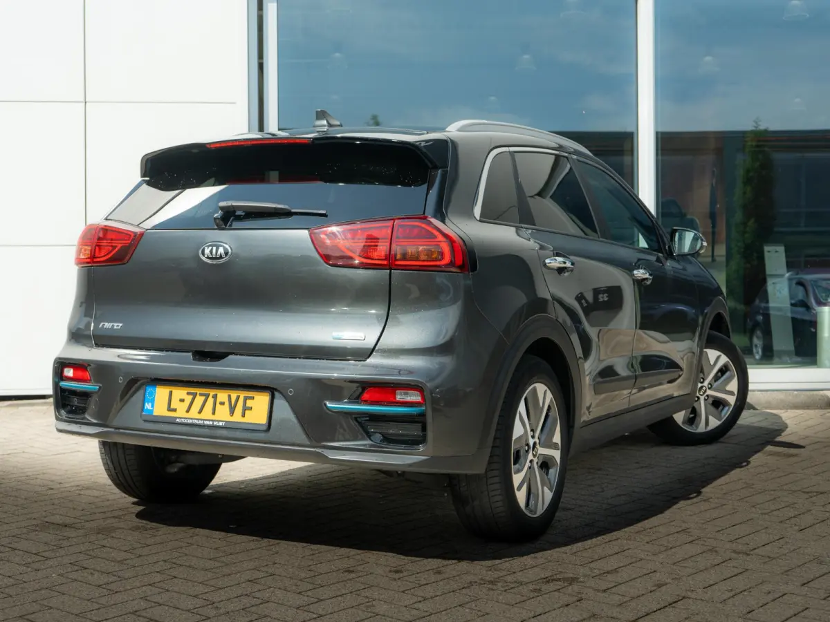 DynamicPlusLine 64 kWh SOH 99,7 % | Stoel en stuurverwarming | Schuif/-kanteldak | Achteruitrijcamera | Navigatie | Carplay | PDC voor & achter | Achteruitrijcamera