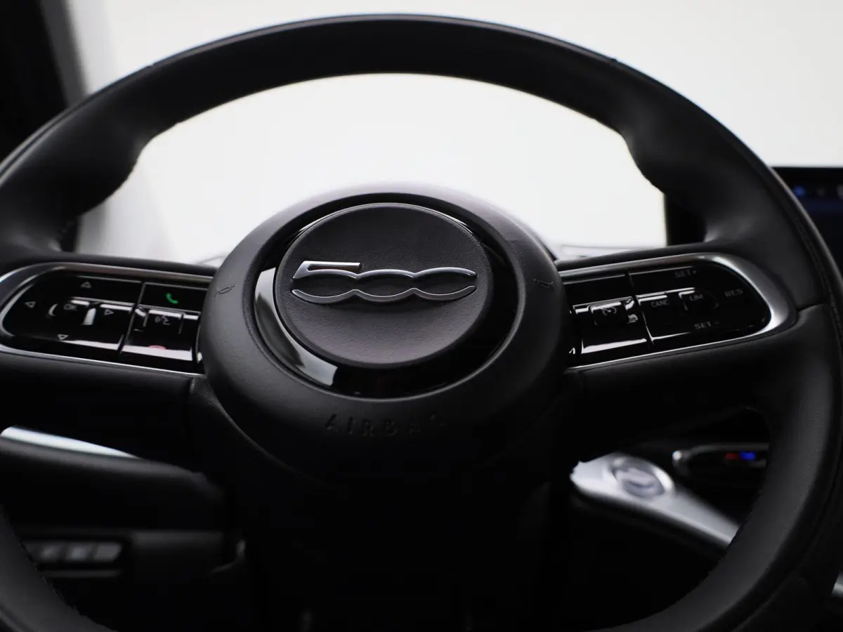 RED 42 kWh | Stoelverwarming | Apple Carplay | Cruise Control | Navigatie | Climate Control |