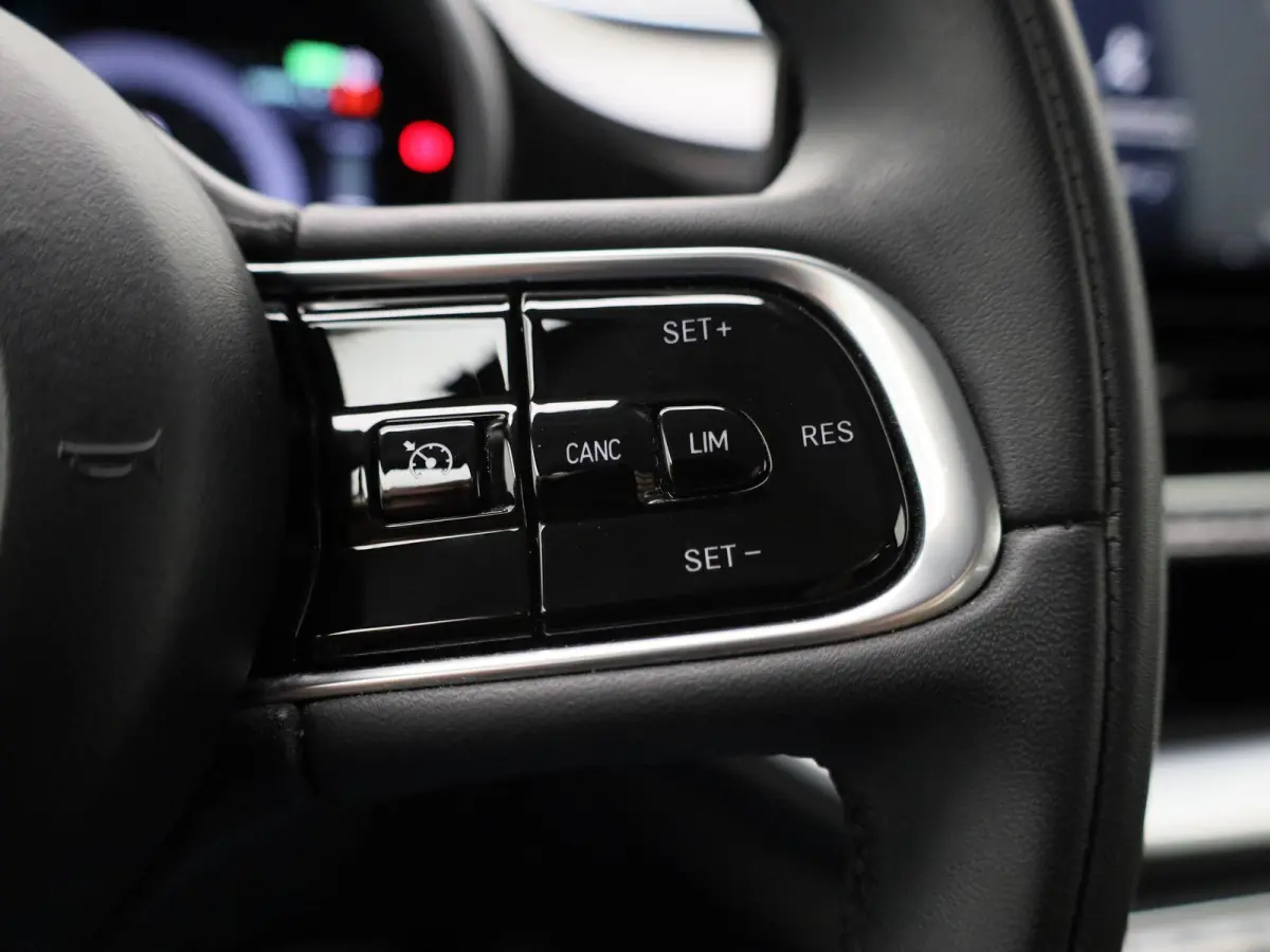 RED 42 kWh | Stoelverwarming | Apple Carplay | Cruise Control | Navigatie | Climate Control |