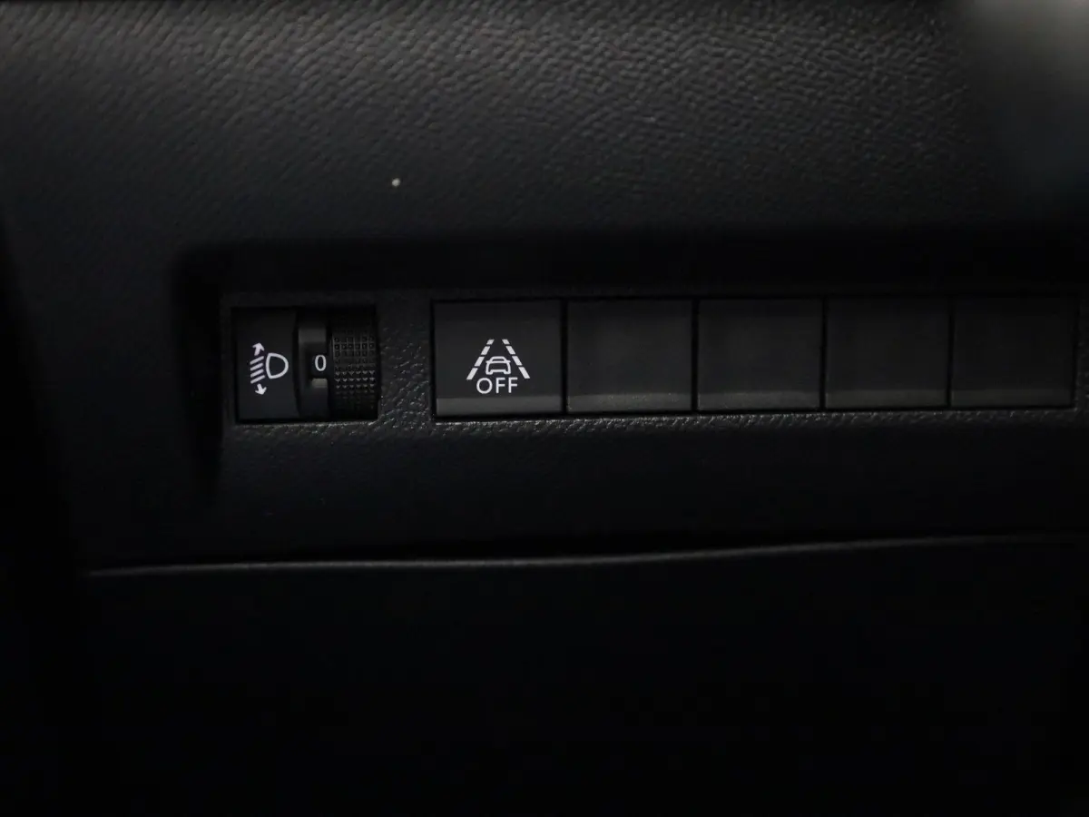 EV Active Pack 50 kWh | Navigatie | Apple Carplay | Cruise Control | PDC | DAB+ | Keyless |