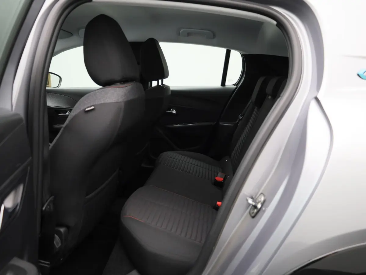 EV Active Pack 50 kWh | Navigatie | Apple Carplay | Cruise Control | PDC | DAB+ | Keyless |