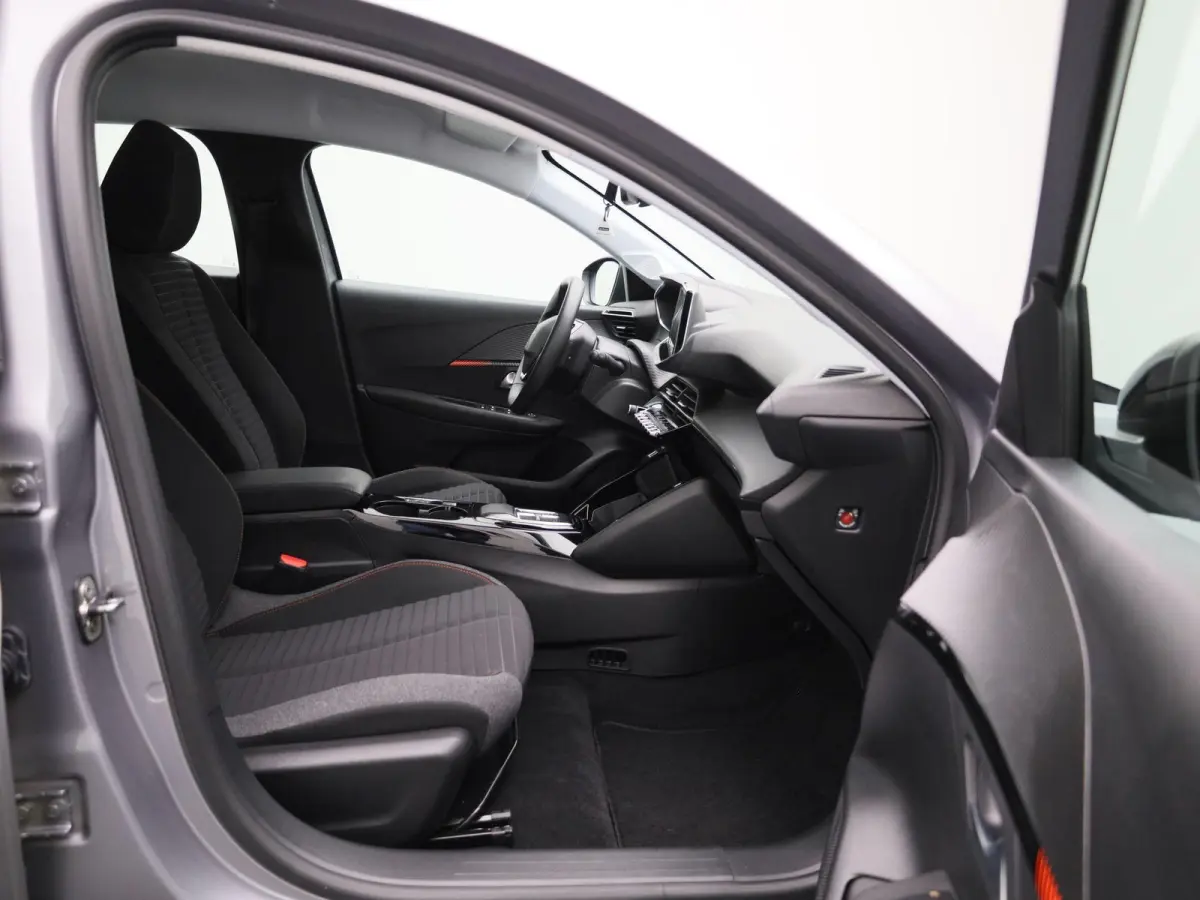EV Active Pack 50 kWh | Navigatie | Apple Carplay | Cruise Control | PDC | DAB+ | Keyless |