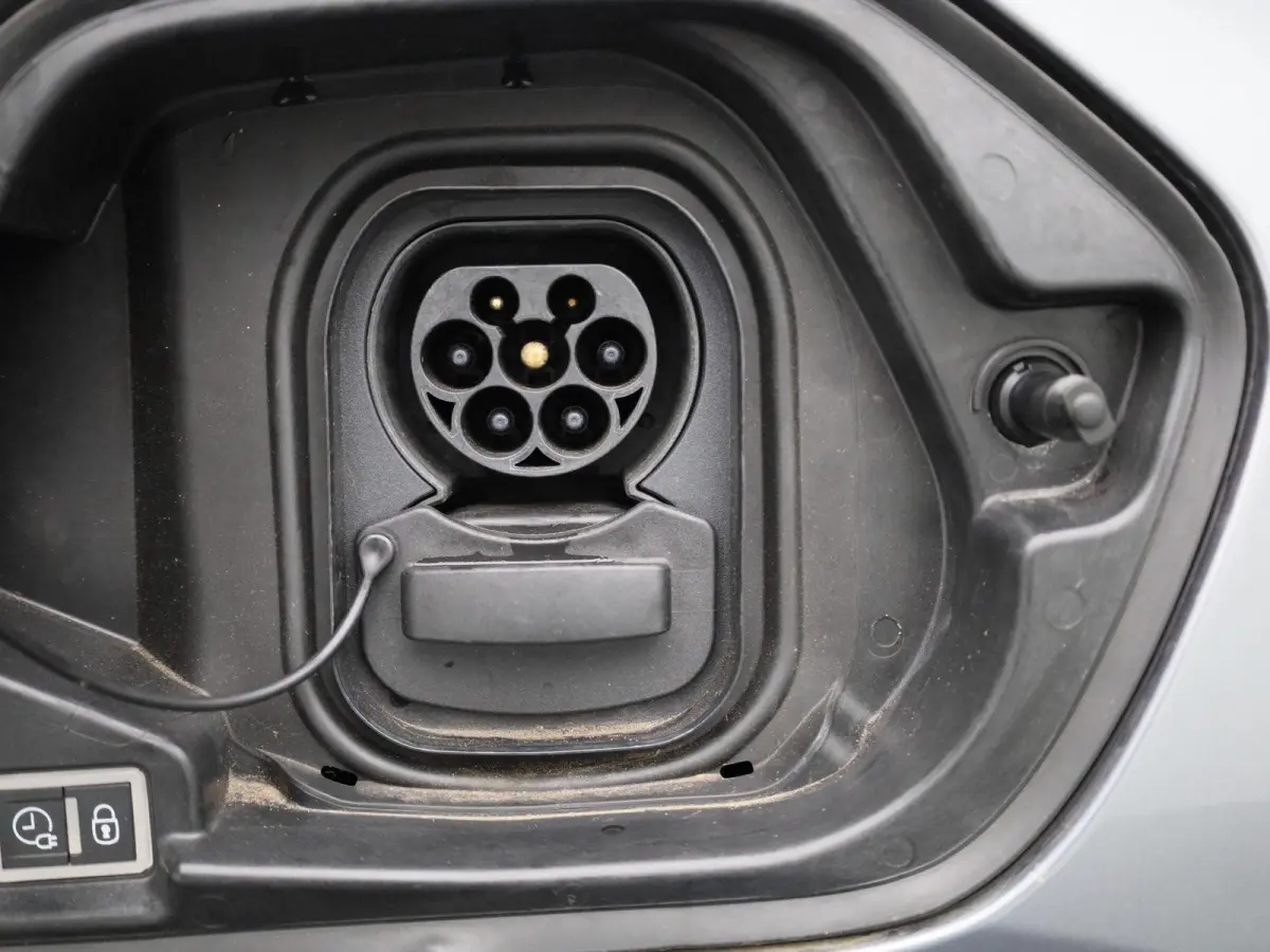 EV Active Pack 50 kWh | Navigatie | Apple Carplay | Cruise Control | PDC | DAB+ | Keyless |