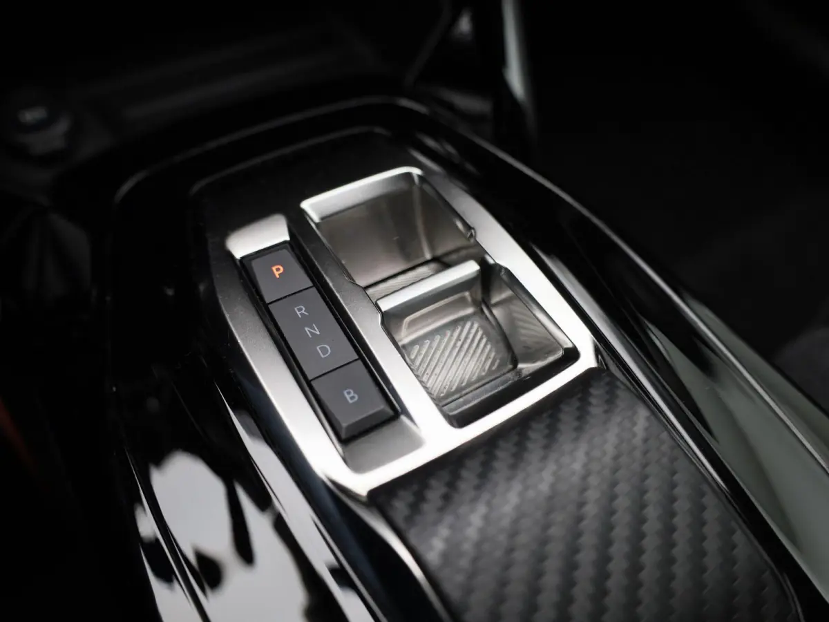 EV Active Pack 50 kWh | Navigatie | Apple Carplay | Cruise Control | PDC | DAB+ | Keyless |