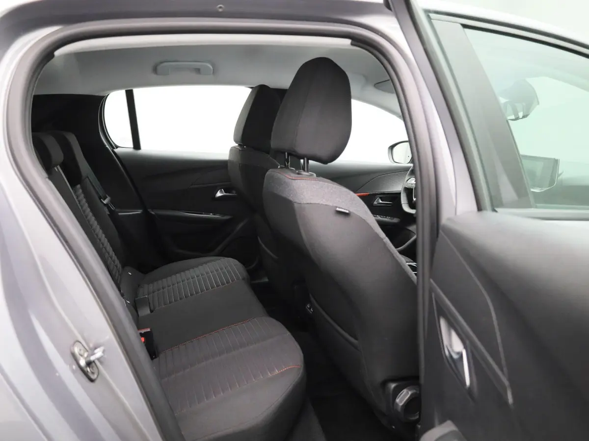 EV Active Pack 50 kWh | Navigatie | Apple Carplay | Cruise Control | PDC | DAB+ | Keyless |