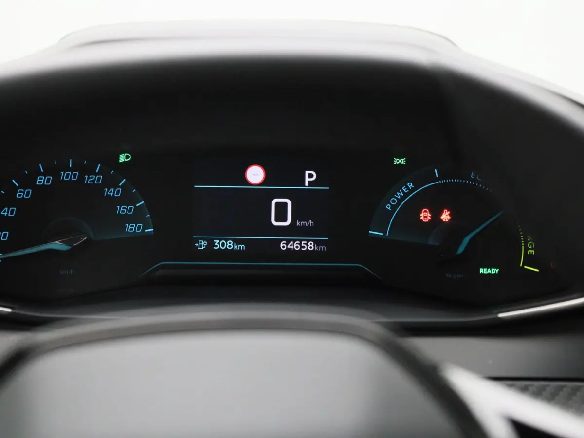 EV Active Pack 50 kWh | Navigatie | Apple Carplay | Cruise Control | PDC | DAB+ | Keyless |