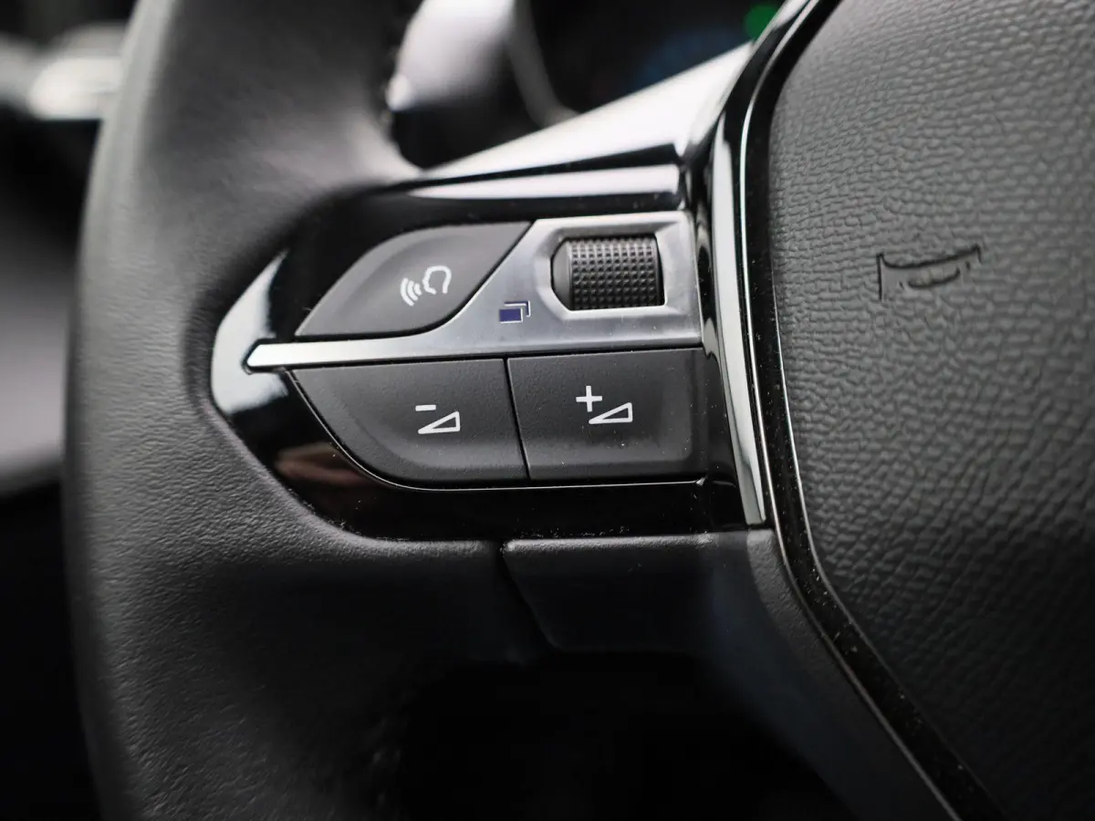 EV Active Pack 50 kWh | Navigatie | Apple Carplay | Cruise Control | PDC | DAB+ | Keyless |