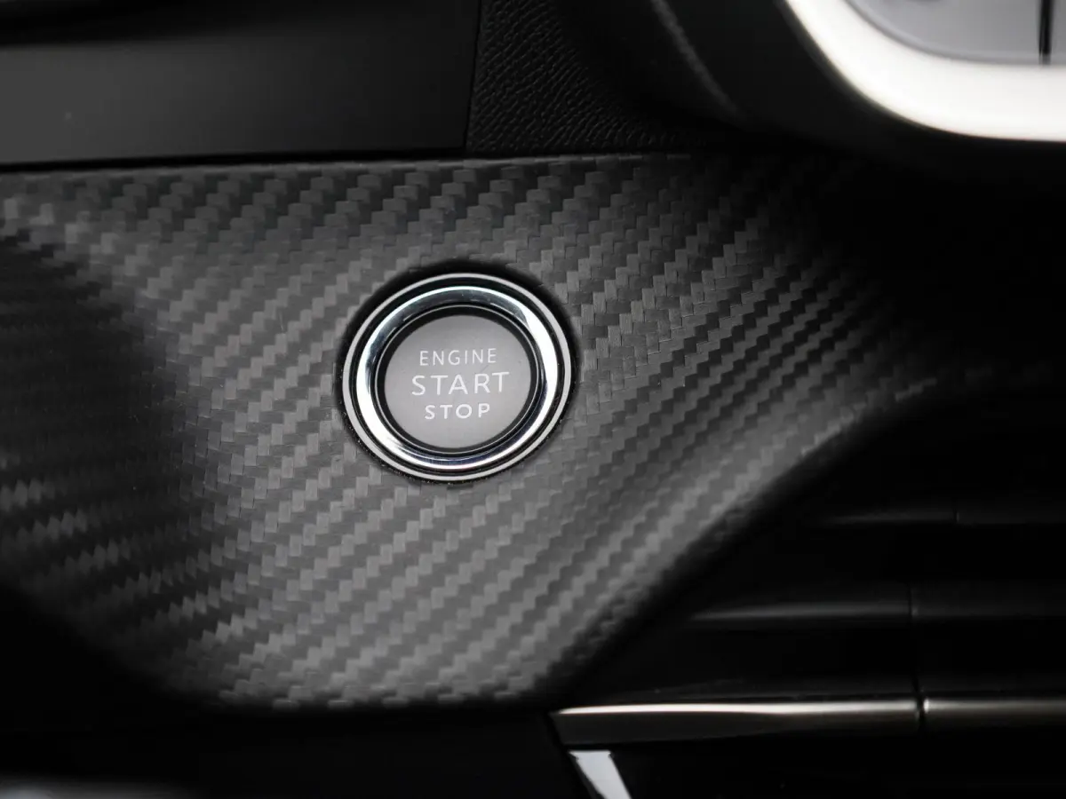 EV Active Pack 50 kWh | Navigatie | Apple Carplay | Cruise Control | PDC | DAB+ | Keyless |