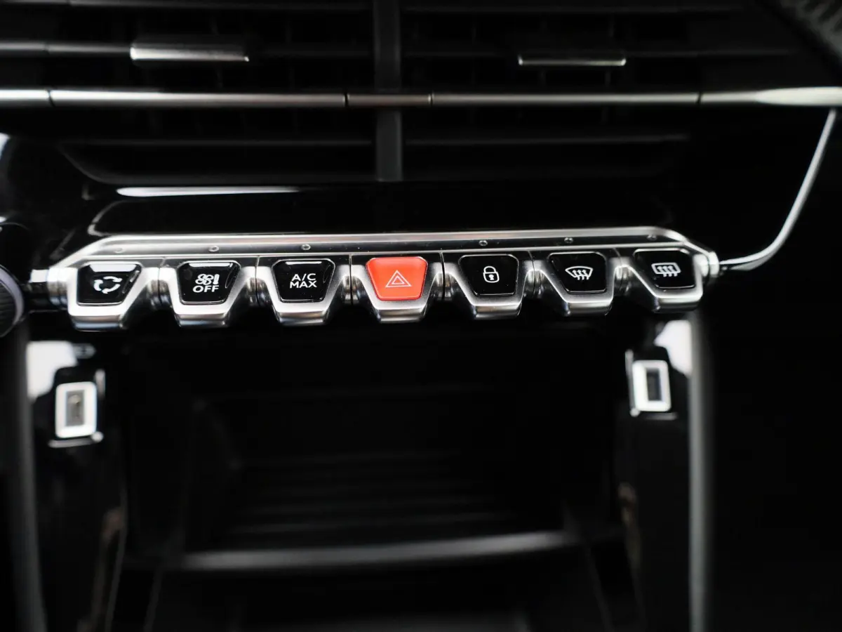 EV Active Pack 50 kWh | Navigatie | Apple Carplay | Cruise Control | PDC | DAB+ | Keyless |