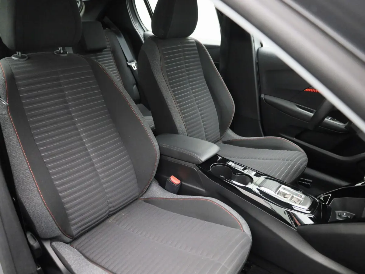 EV Active Pack 50 kWh | Navigatie | Apple Carplay | Cruise Control | PDC | DAB+ | Keyless |