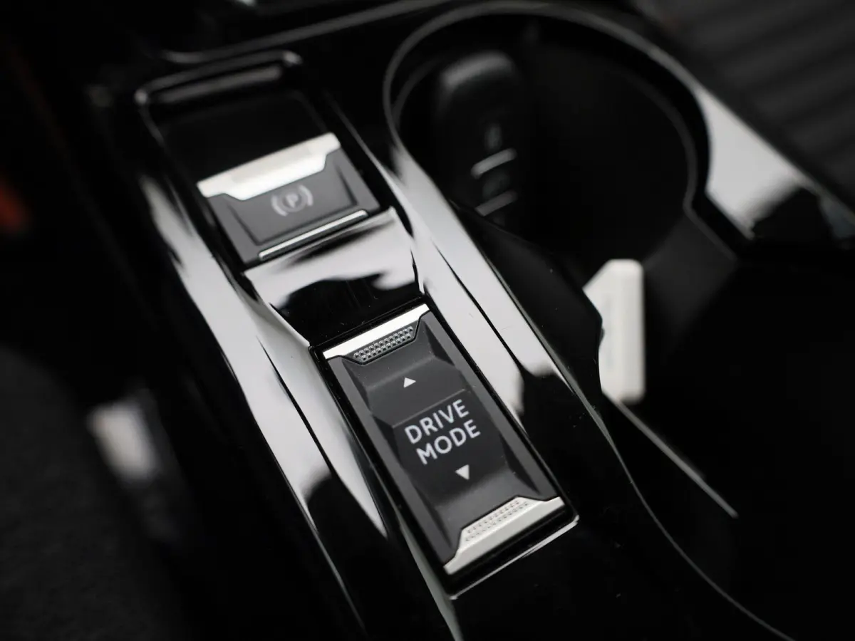 EV Active Pack 50 kWh | Navigatie | Apple Carplay | Cruise Control | PDC | DAB+ | Keyless |