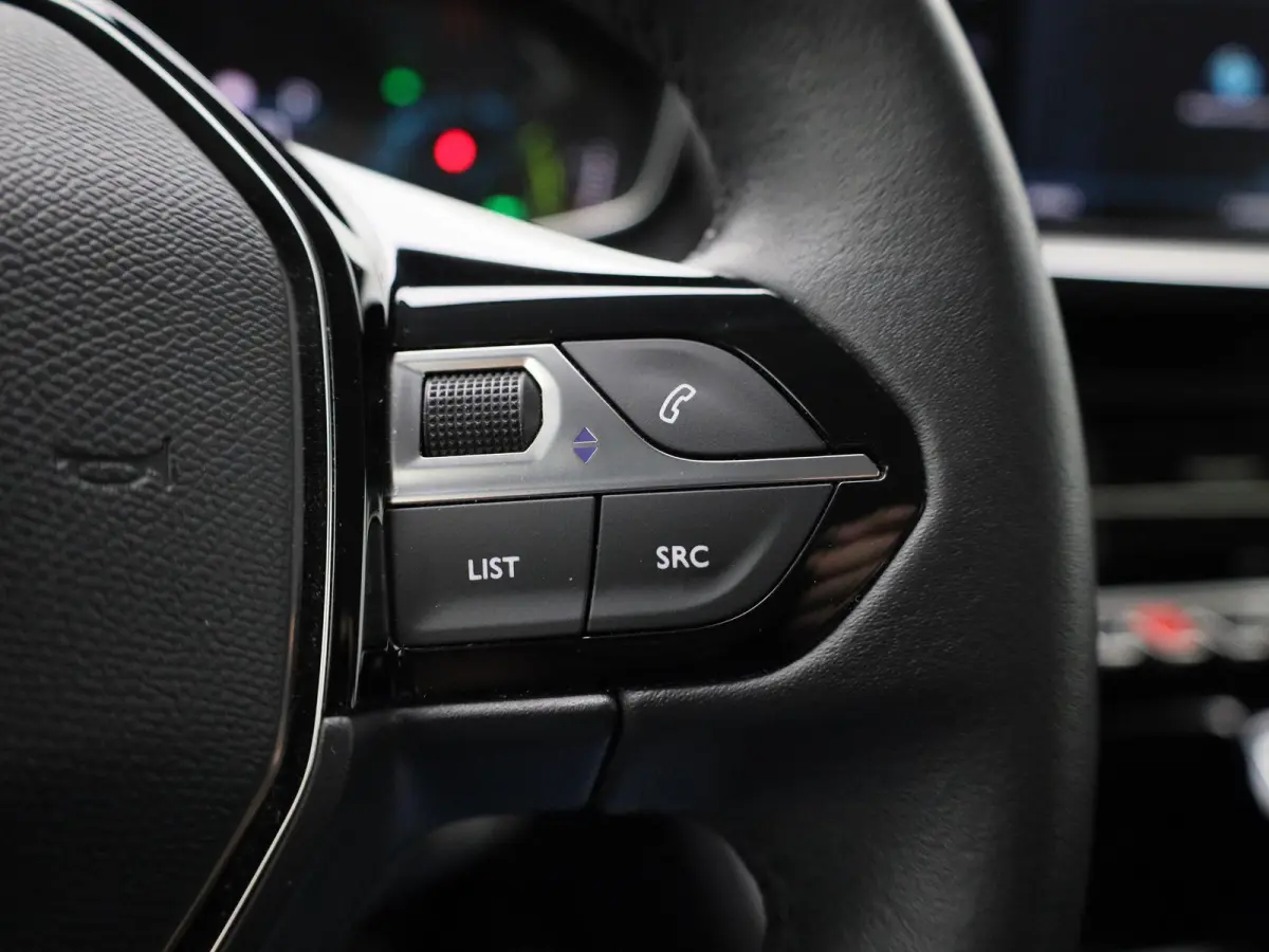 EV Active Pack 50 kWh | Navigatie | Apple Carplay | Cruise Control | PDC | DAB+ | Keyless |