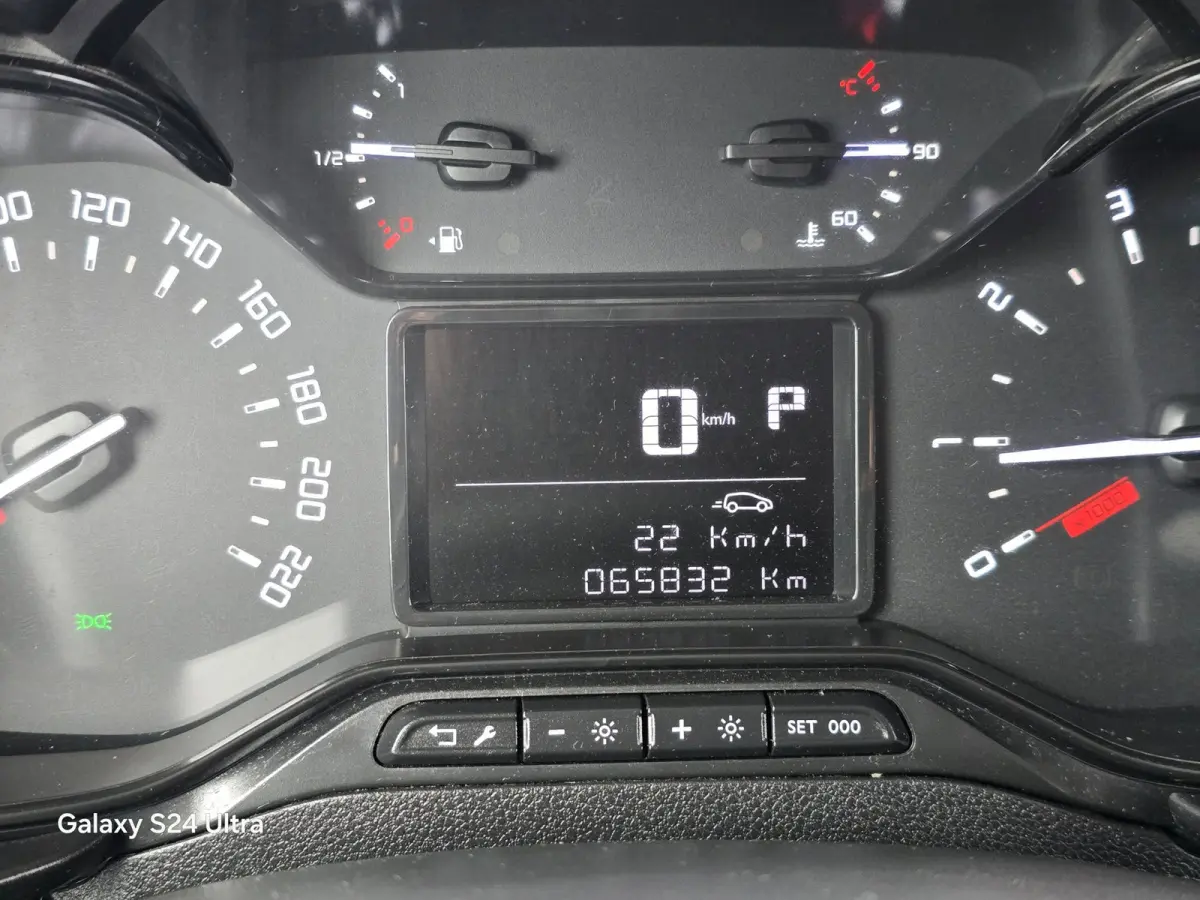 1.2 / AUT / 3 Zits / Navi / Airco / Cruise Control / Schuifdeur / F1 Flippers / Extra Sloten