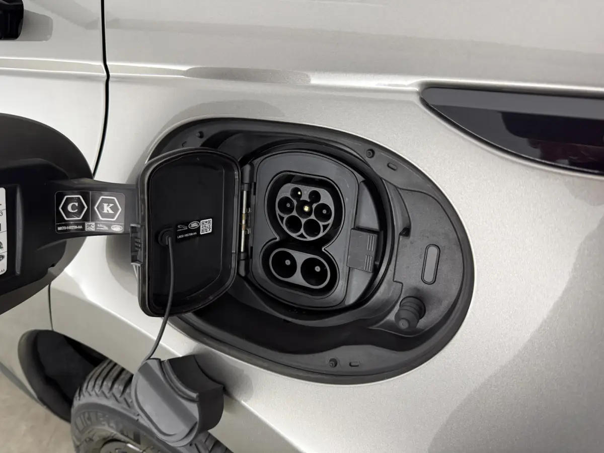 1.5 P300e AWD R-Dynamic SE | Snelladen | Pano | Camera | Cruise | Carplay | LED | Parkeersens.