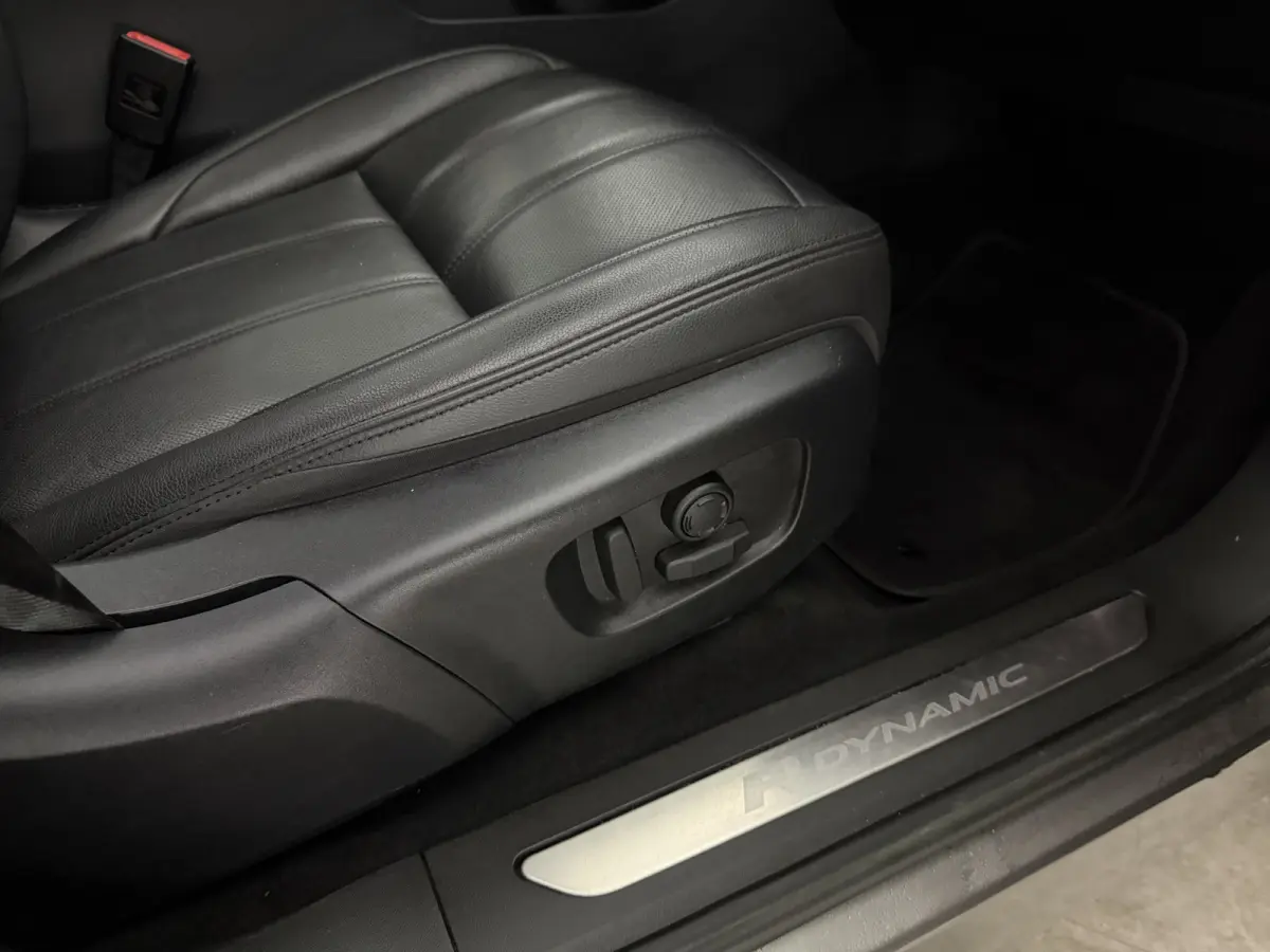 1.5 P300e AWD R-Dynamic SE | Snelladen | Pano | Camera | Cruise | Carplay | LED | Parkeersens.