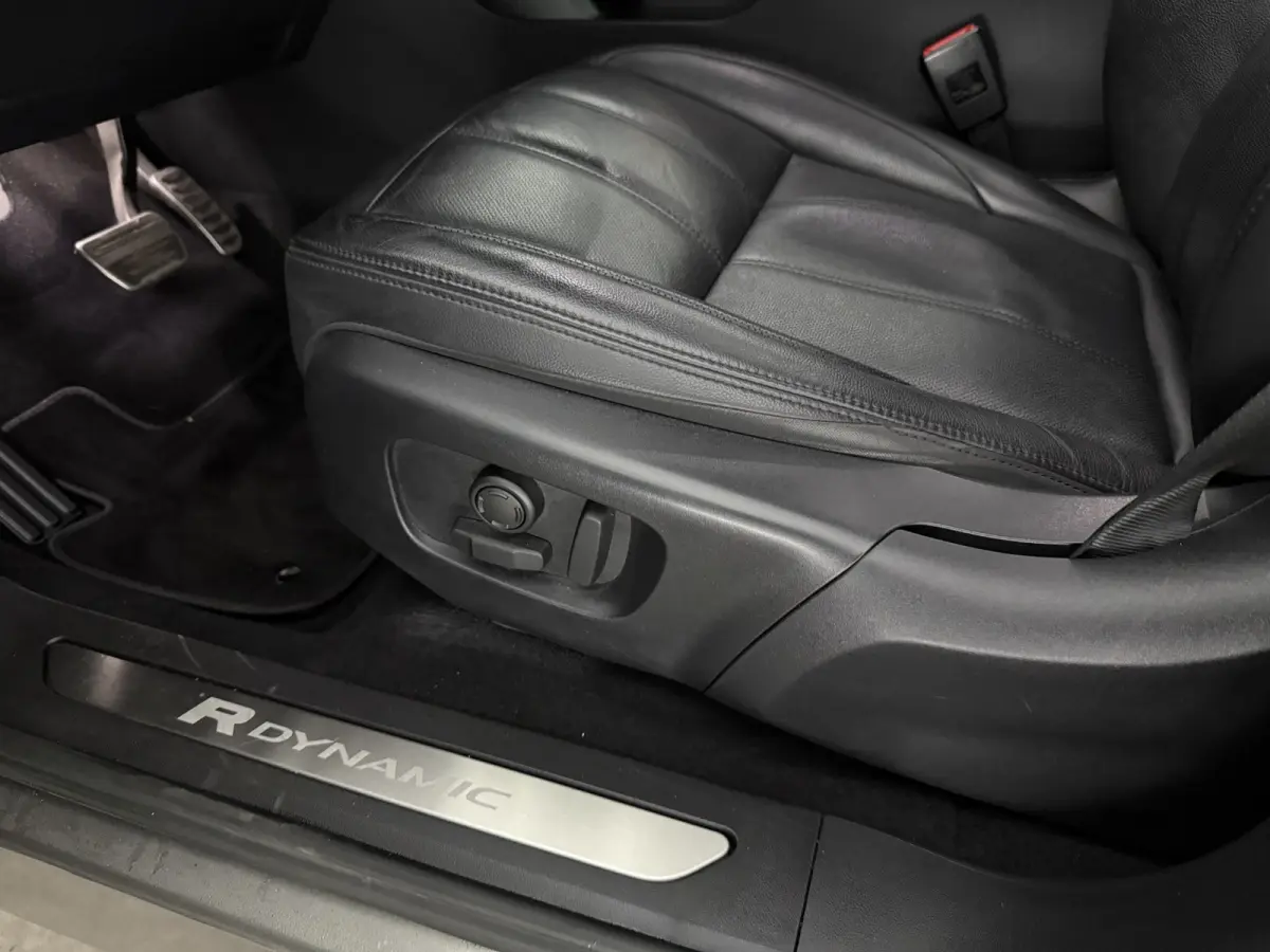 1.5 P300e AWD R-Dynamic SE | Snelladen | Pano | Camera | Cruise | Carplay | LED | Parkeersens.
