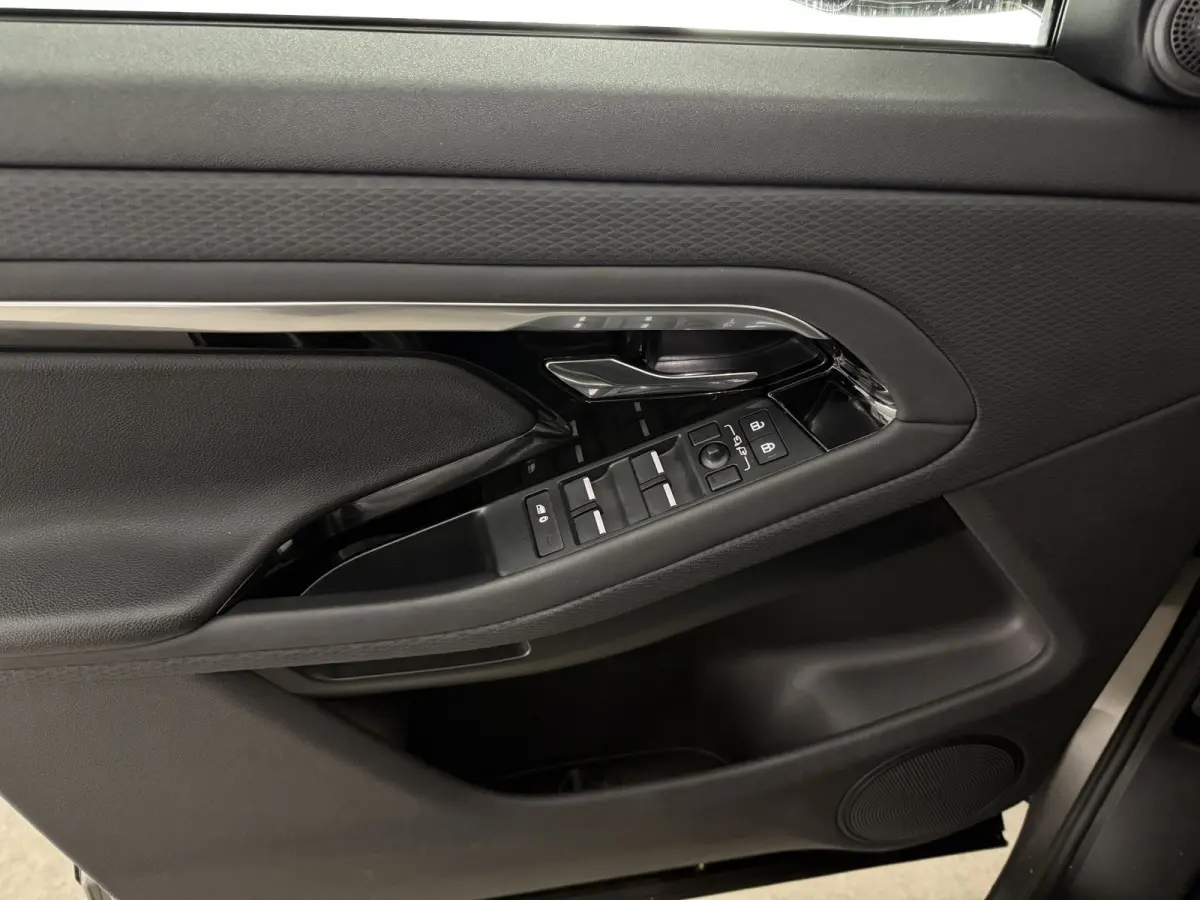 1.5 P300e AWD R-Dynamic SE | Snelladen | Pano | Camera | Cruise | Carplay | LED | Parkeersens.