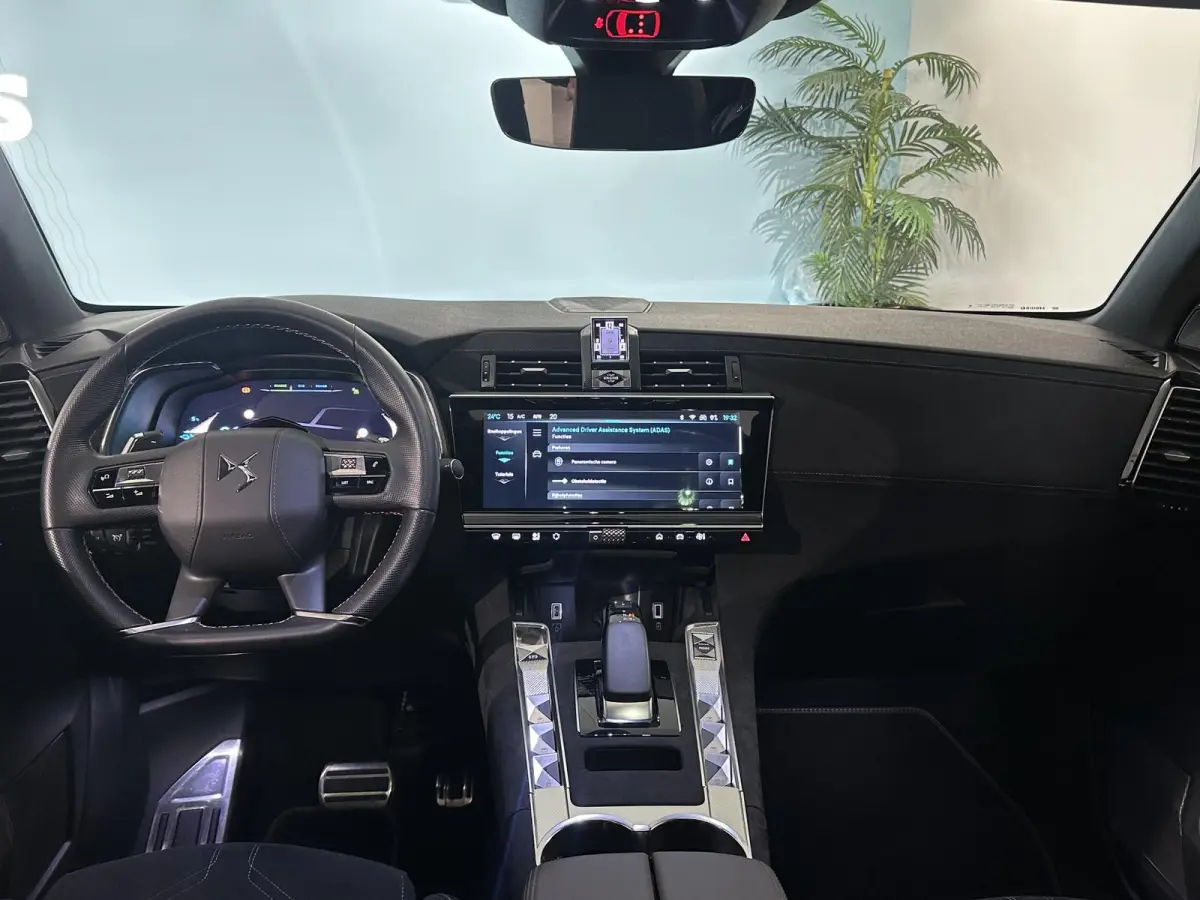 E-Tense 300 4x4 Performance Line+ | 360° Camera | Focal Audio | Alcantara | Panoramadak