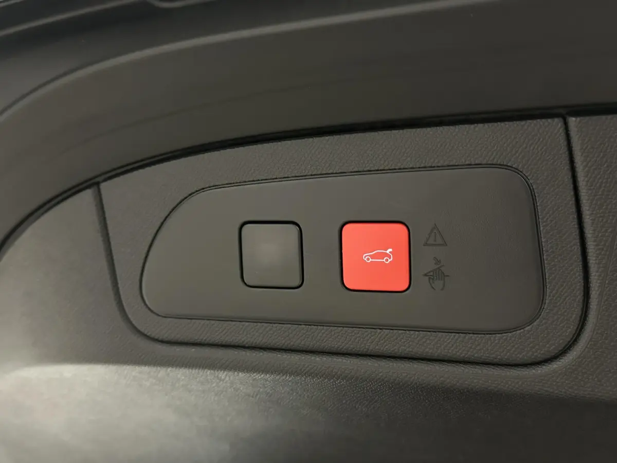 E-Tense 300 4x4 Performance Line+ | 360° Camera | Focal Audio | Alcantara | Panoramadak