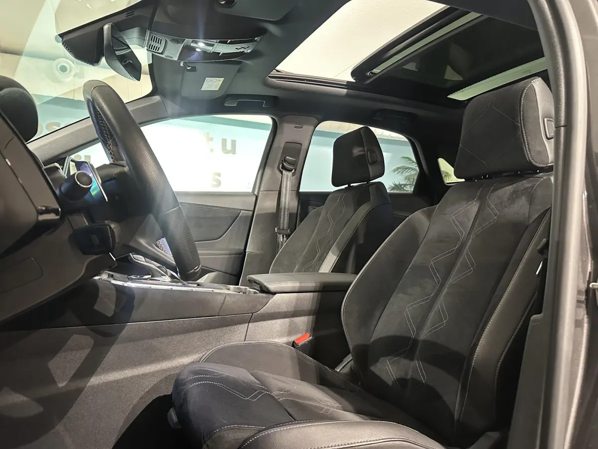 E-Tense 300 4x4 Performance Line+ | 360° Camera | Focal Audio | Alcantara | Panoramadak