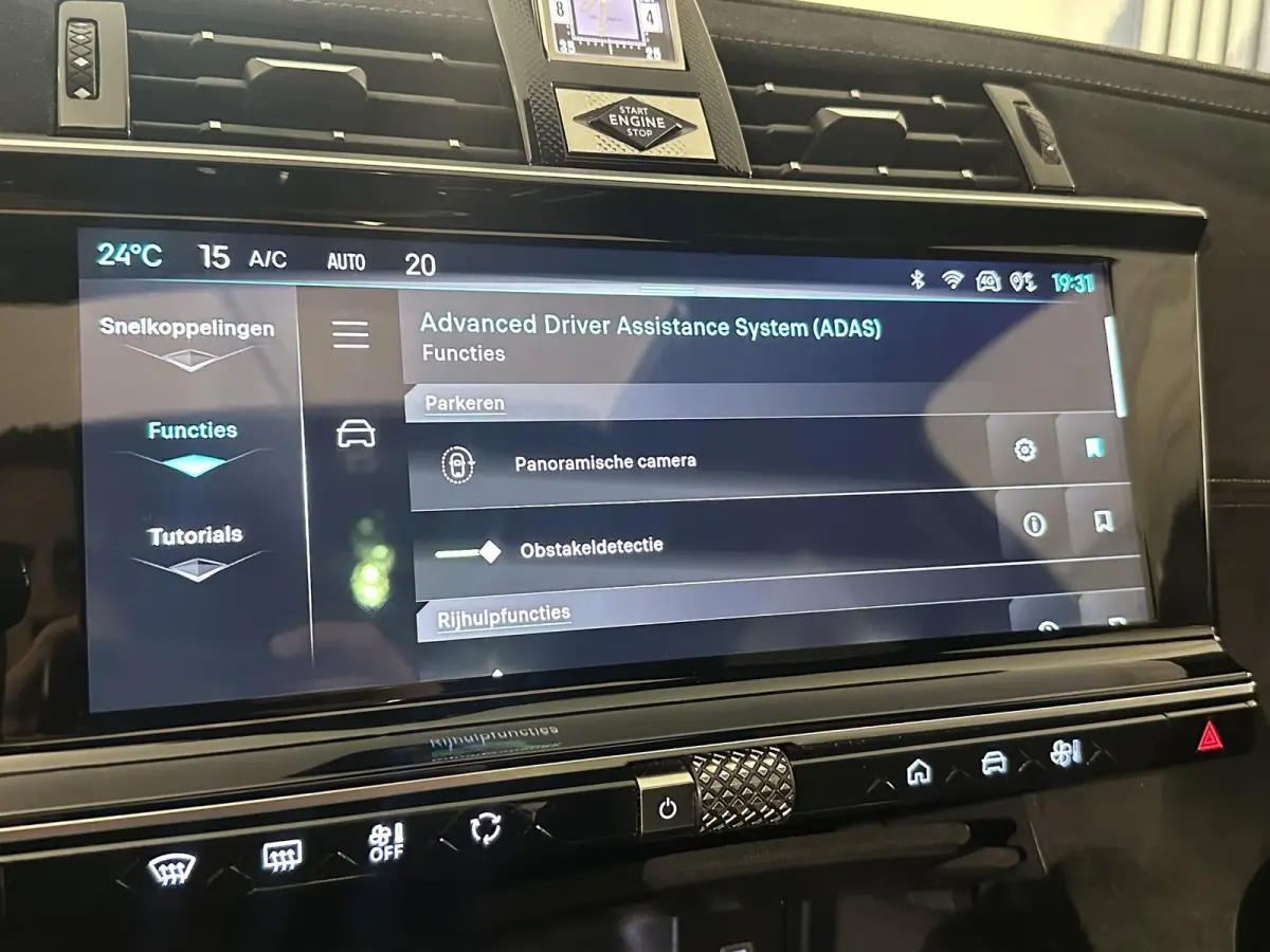 E-Tense 300 4x4 Performance Line+ | 360° Camera | Focal Audio | Alcantara | Panoramadak