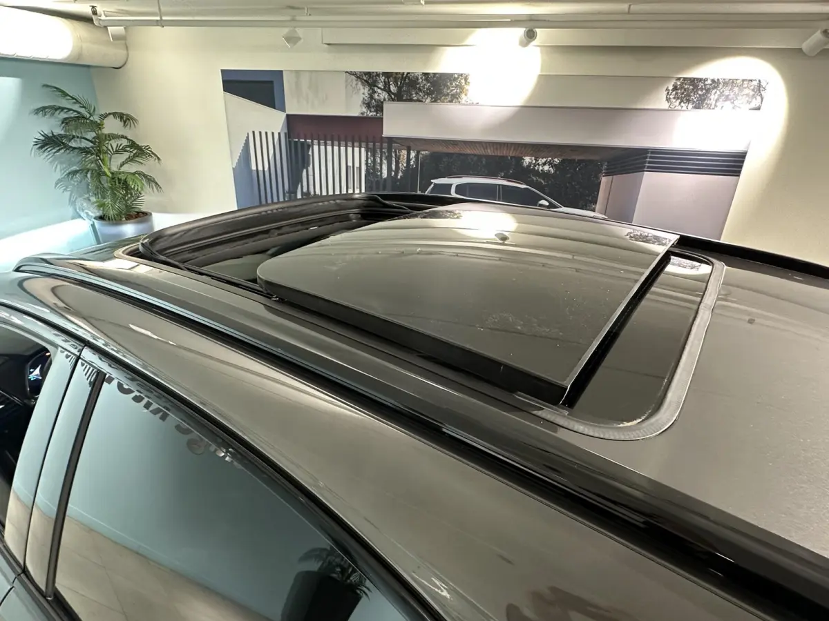 E-Tense 300 4x4 Performance Line+ | 360° Camera | Focal Audio | Alcantara | Panoramadak